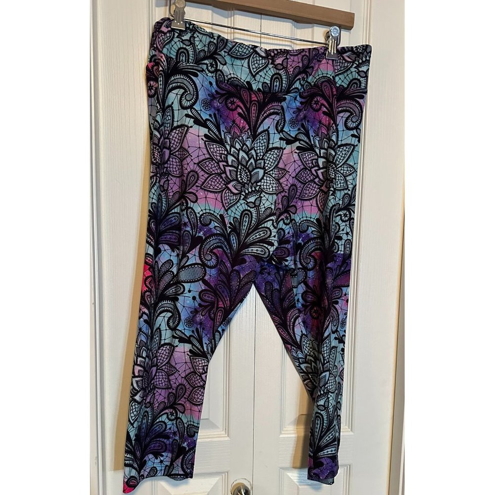Multi-Colored Purple Pastels Capri Style Leggings